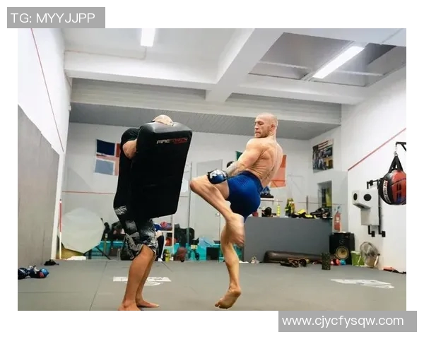 UFC小鹰对决强敌展现绝技期待精彩赛事盛况